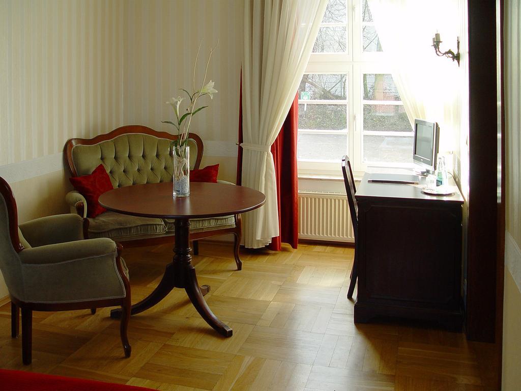 Hotel Altes Hafenhaus Rostock Room photo