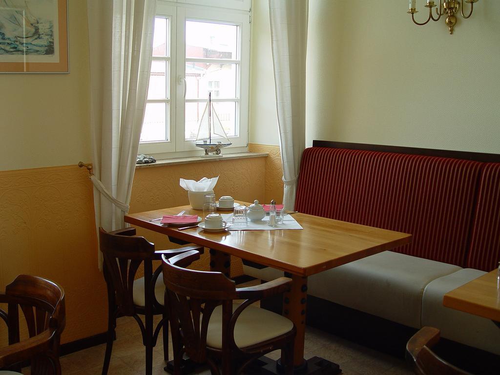 Hotel Altes Hafenhaus Rostock Exterior photo